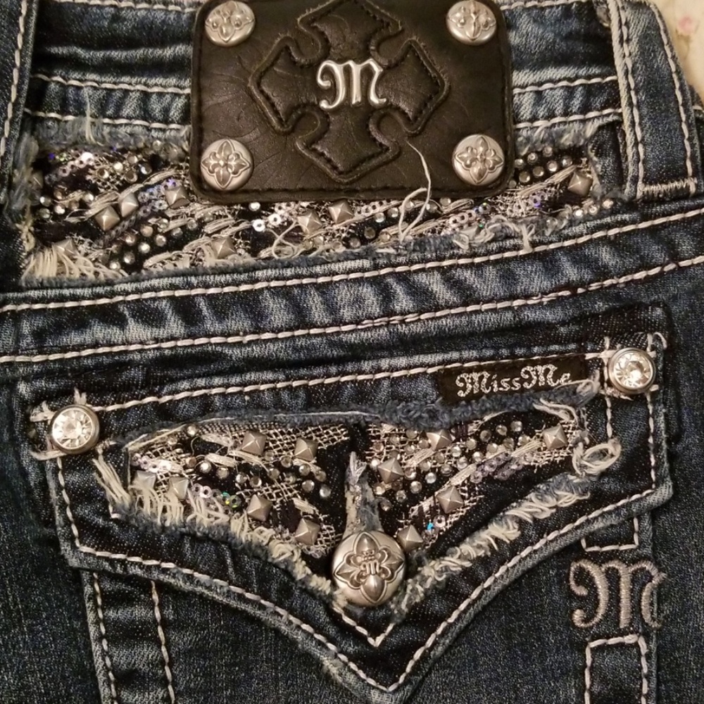 Dark wash relaxed boot